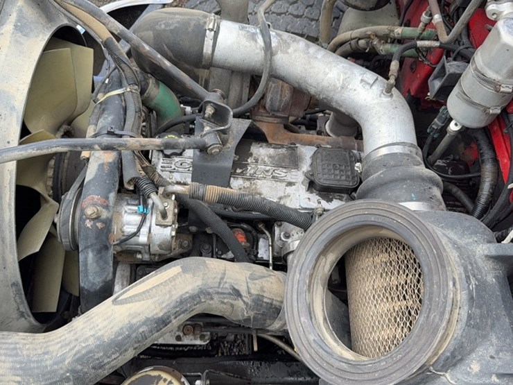 2006-peterbilt-335-image-25