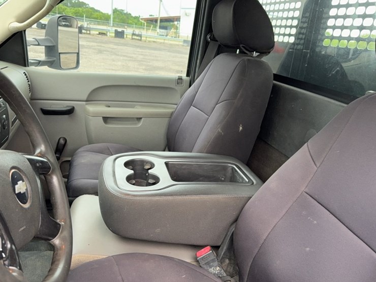 2012-chevrolet-3500-image-14