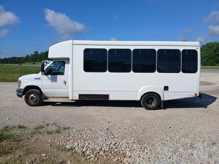 2009-ford-e450-image-3