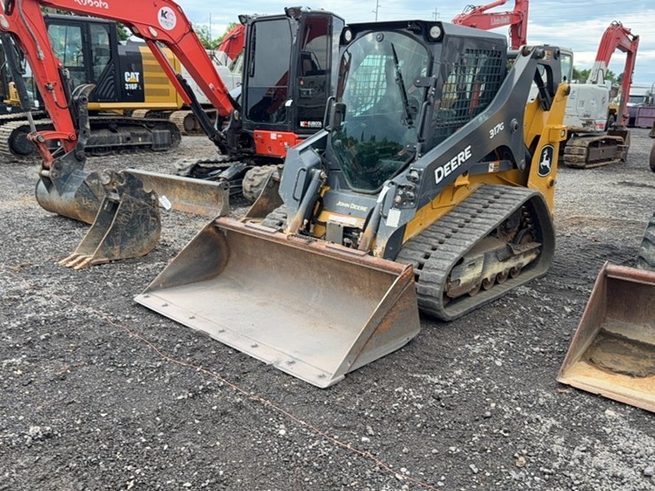 deere-317g-image-1
