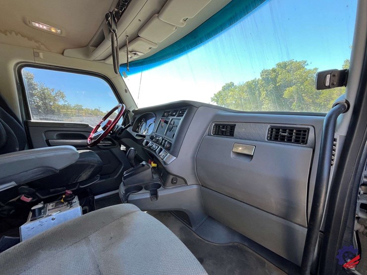 2017-kenworth-t680-image-63