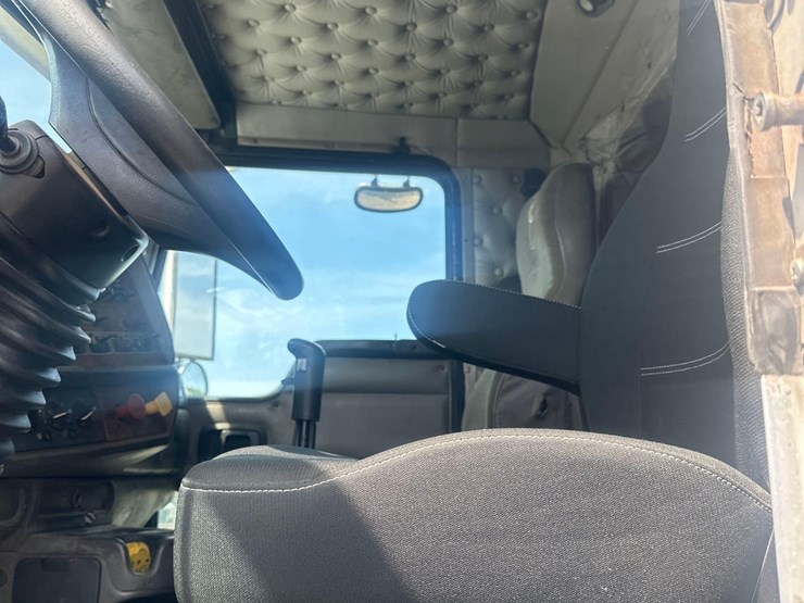2006-kenworth-t800-image-23