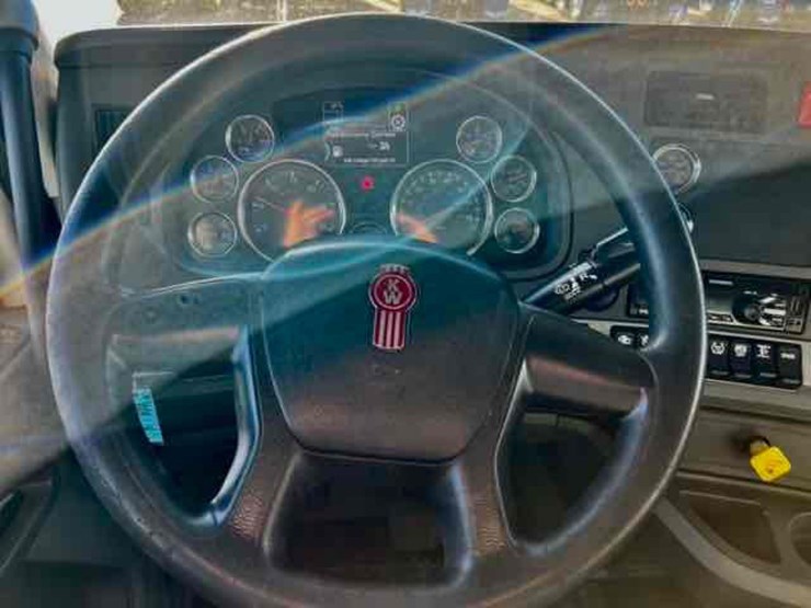 2018-kenworth-t880-image-13