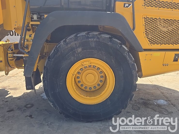 2023-deere-260e-image-11