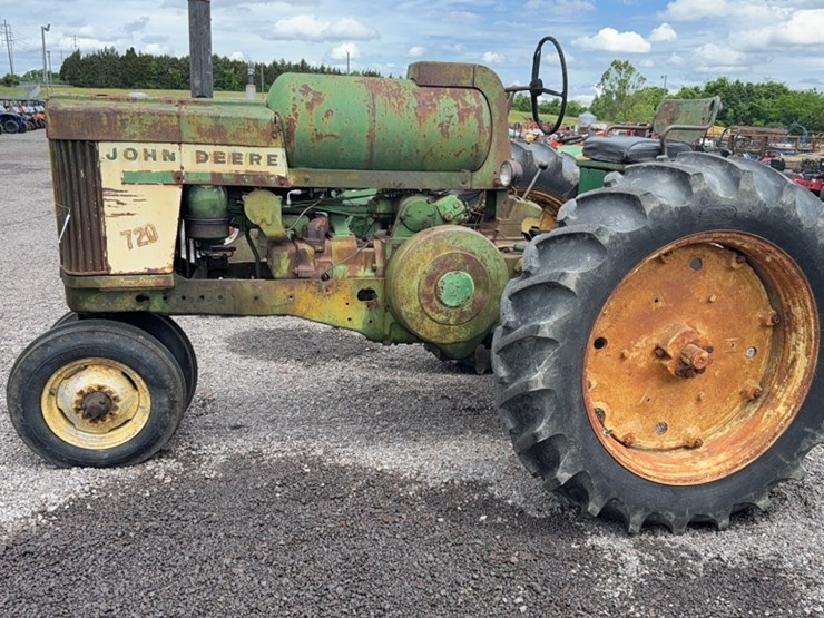 john-deere-720-image-12