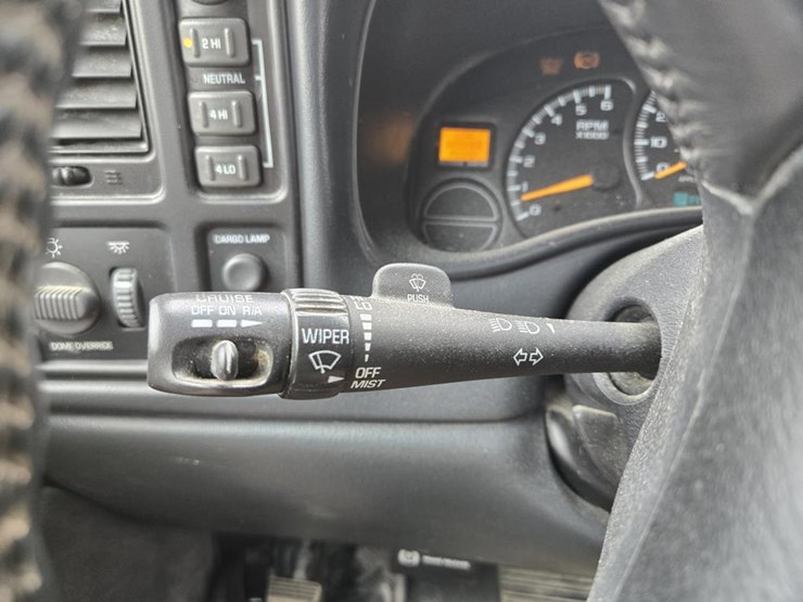 2001-chevrolet-silverado-1500-image-24