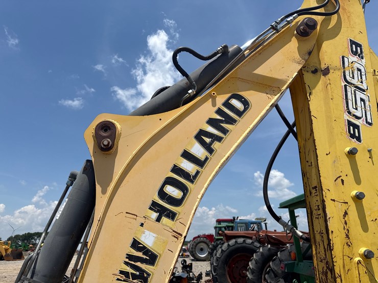 2009-new-holland-b95b-image-8