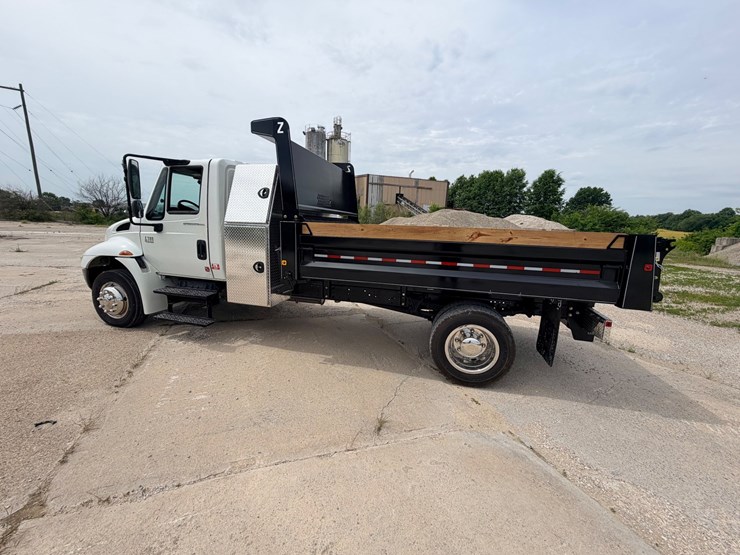 2005-international-durastar-4300-image-4