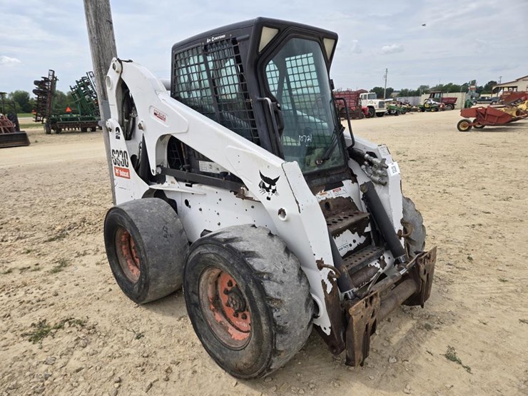 2009-bobcat-s330-image-1