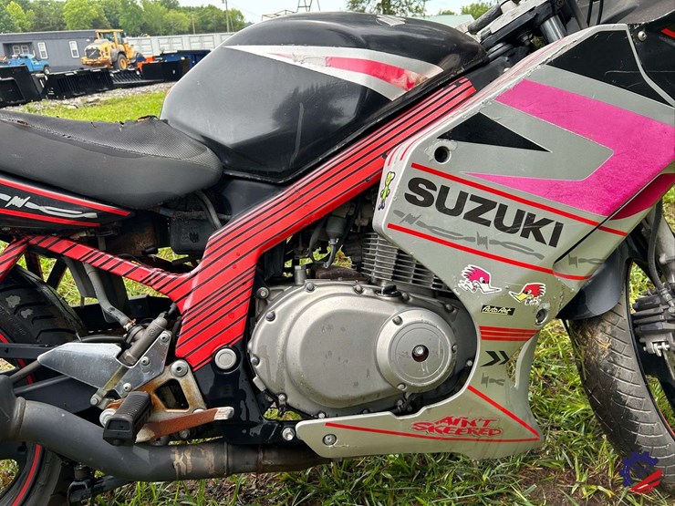 2005-suzuki-gs500-fh-motorcycle-image-13