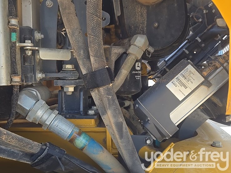 2023-deere-260e-image-33