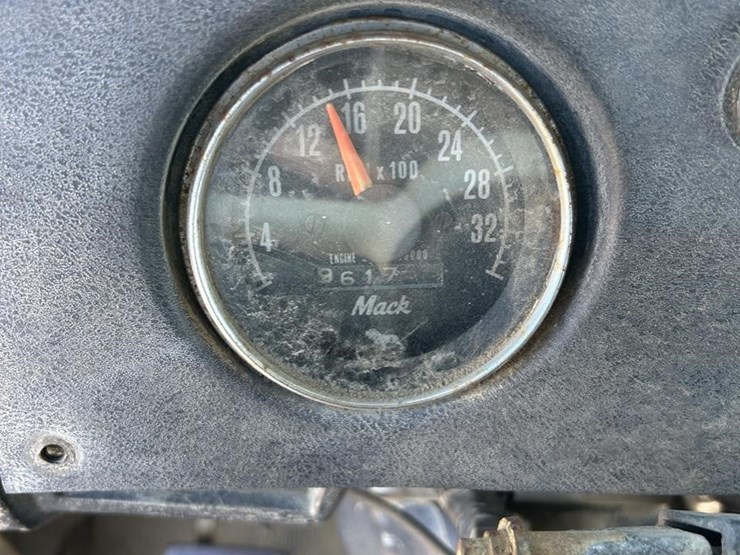 1973-mack-rl786lst-4401-image-59
