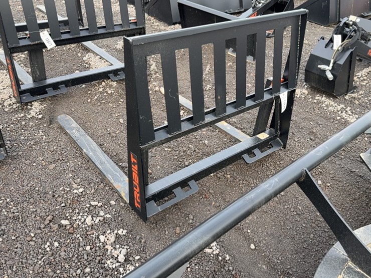 #2074-•-42"-skid-steer-pallet-forks-image-3