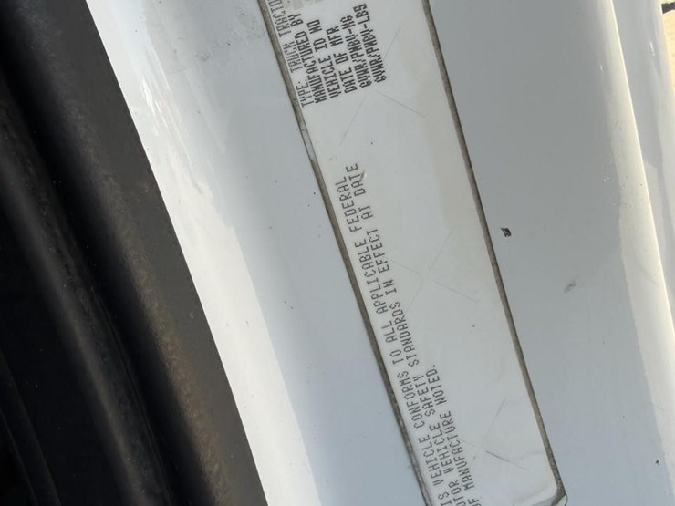 2013-freightliner-cascadia-125-image-47