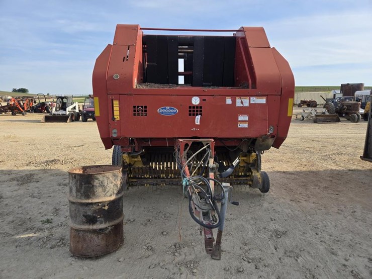 new-holland-br780a-image-2