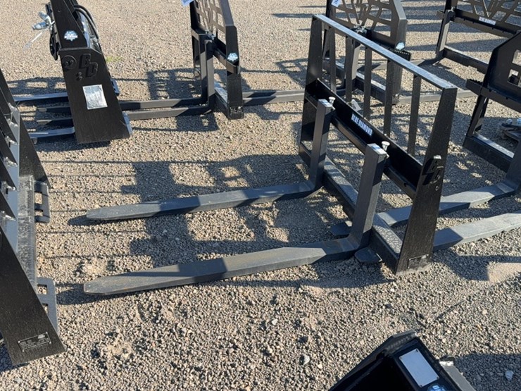 #2044-•-blue-diamond-48"-skid-steer-pallet-forks-image-2