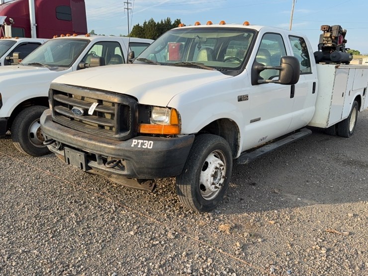 2003-ford-f550-image-1