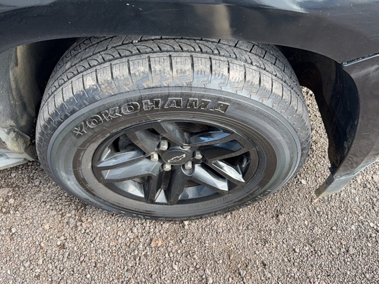 2015-chevrolet-suburban-image-4