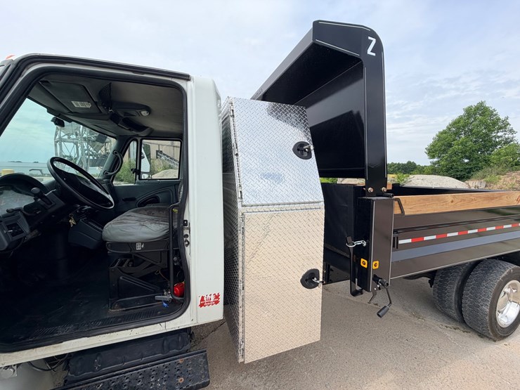 2005-international-durastar-4300-image-75