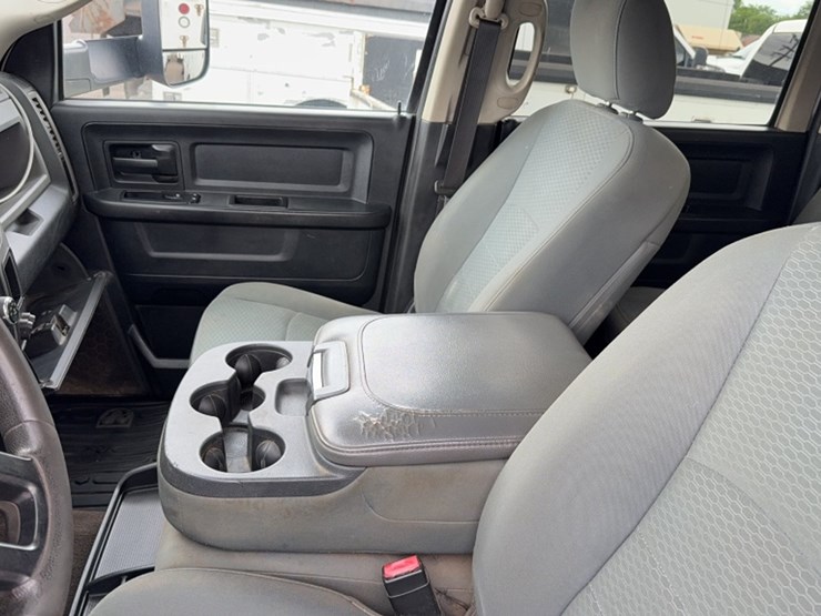 2015-dodge-2500-image-19