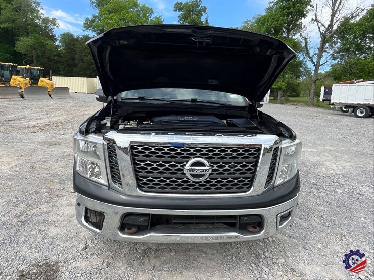 2017-nissan-titan-image-37