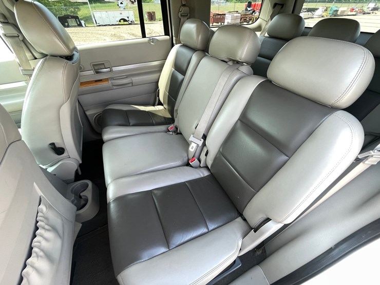 2009-chrysler-aspen-image-40
