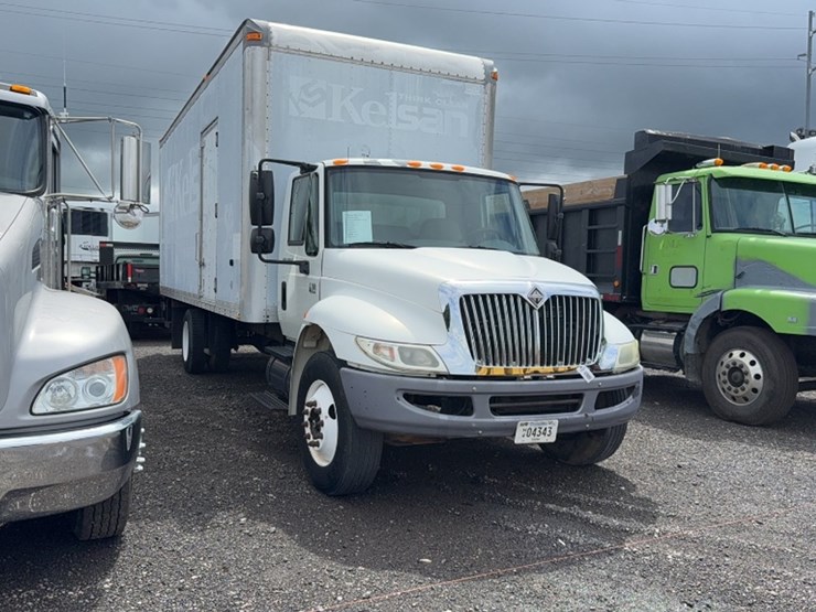 2005-international-durastar-4200-image-3