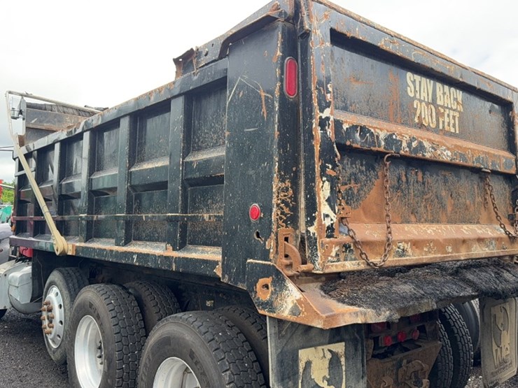 2006-peterbilt-335-image-11