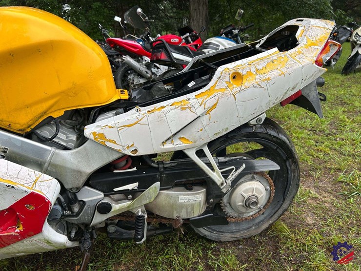 2000-honda-vfr800-(interceptor)-motorcycle-image-9