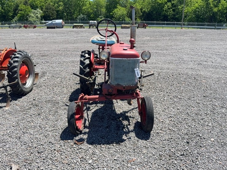 #3073-•-farmall-cub-tractor-image-2