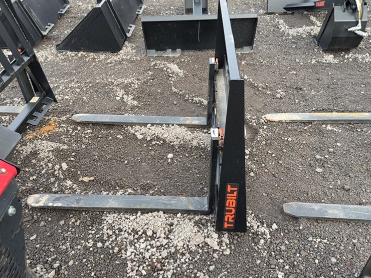 #2073-•-42"-skid-steer-pallet-forks-image-4