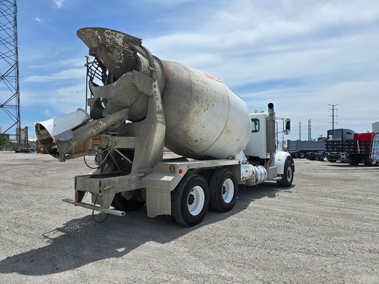 2009-peterbilt-365-image-18