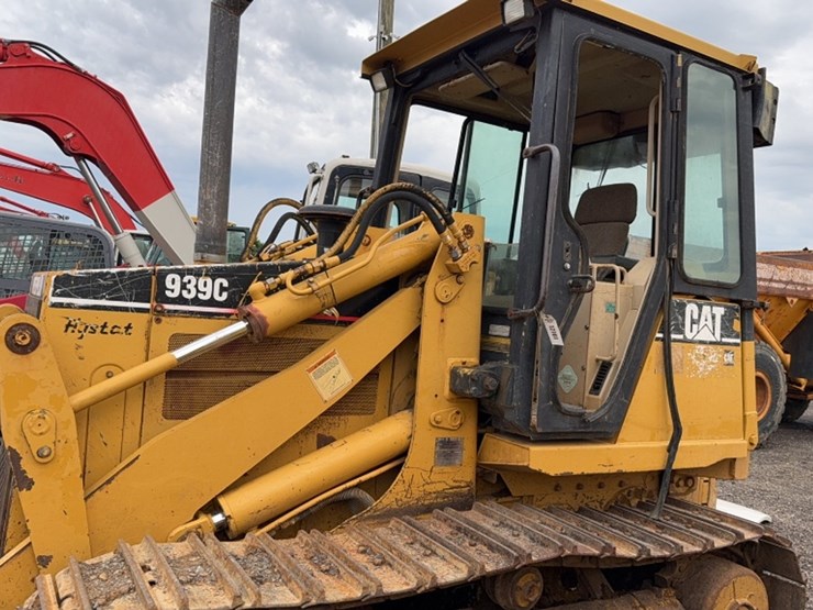 caterpillar-939c-image-11