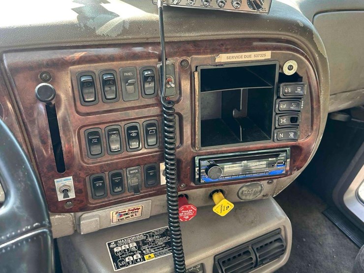2001-mack-ch613-image-32