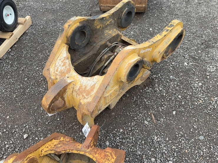 #2019-•-cat-excavator-hyd-quick-coupler-image-3