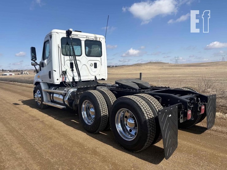 2013-freightliner-cascadia-125-image-5