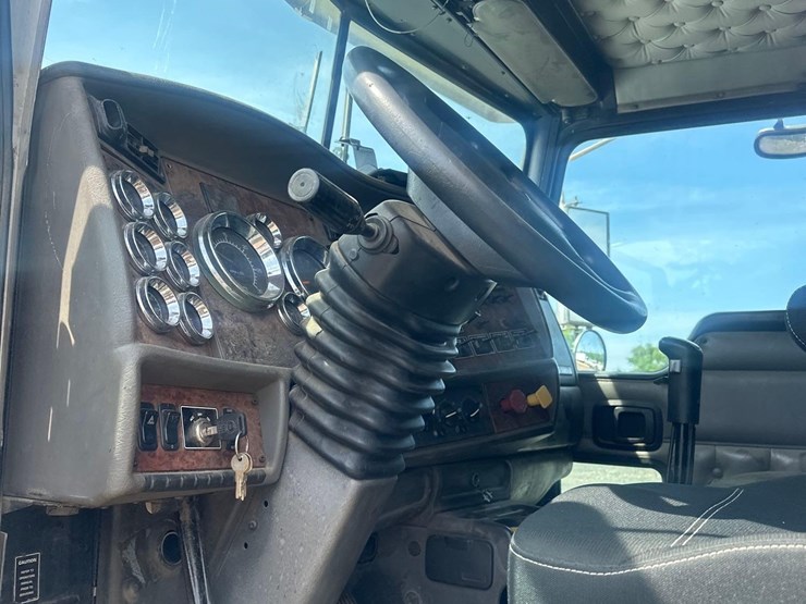 2006-kenworth-t800-image-24