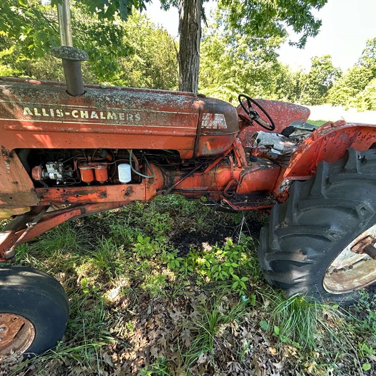 (INOP) Allis-Chalmers Farm Tractor