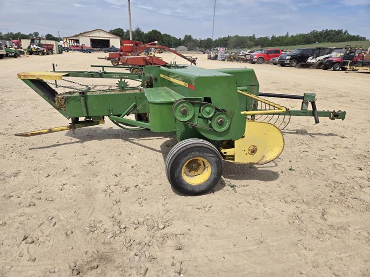 john-deere-336-image-13