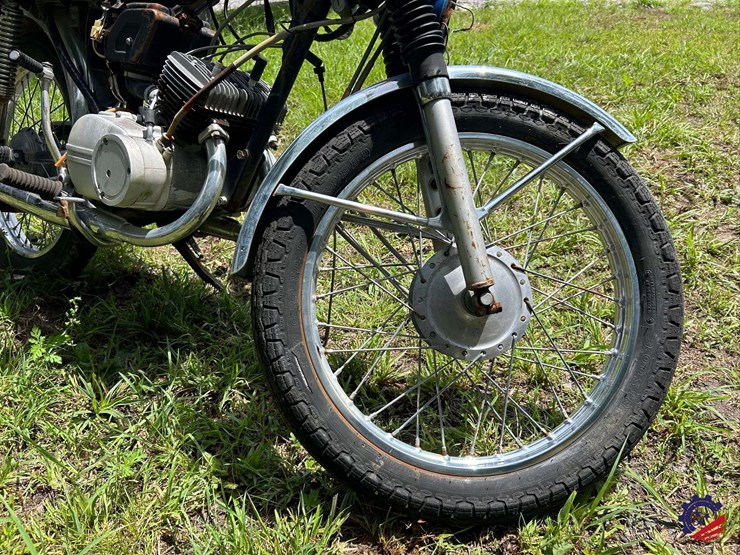 yamaha-100-motorcycle-image-13