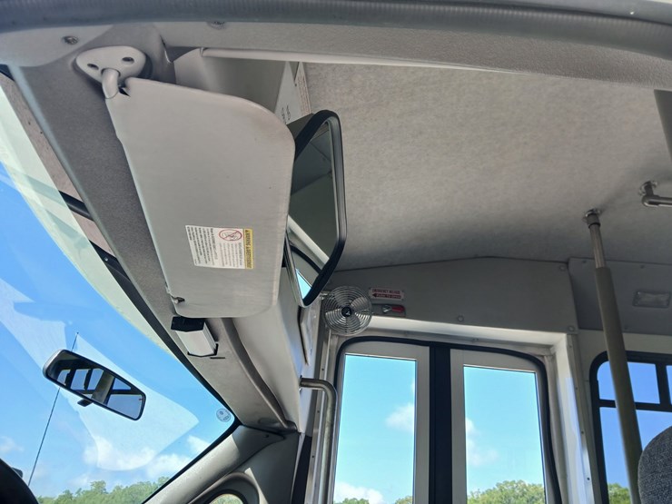 2009-ford-e450-image-34