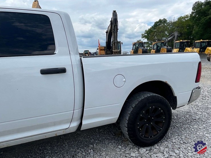2014-dodge-1500-image-18