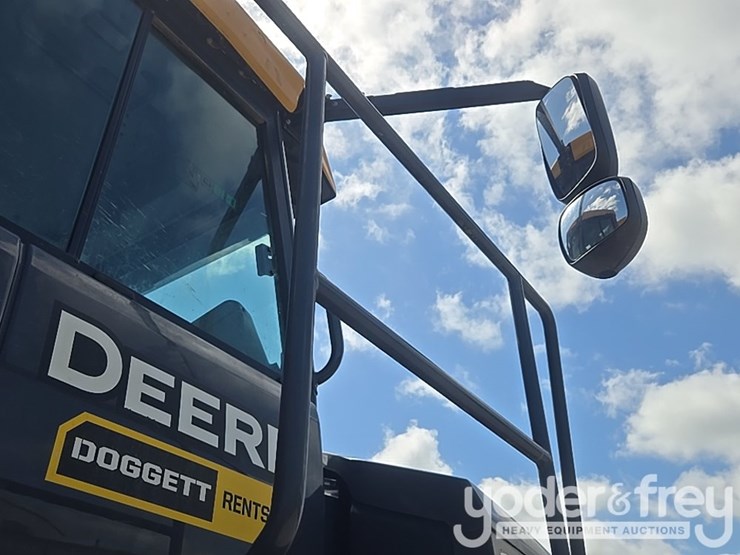 2023-deere-260e-image-41