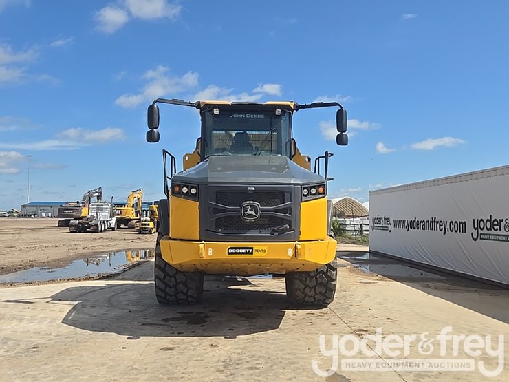 2023-deere-260e-image-8