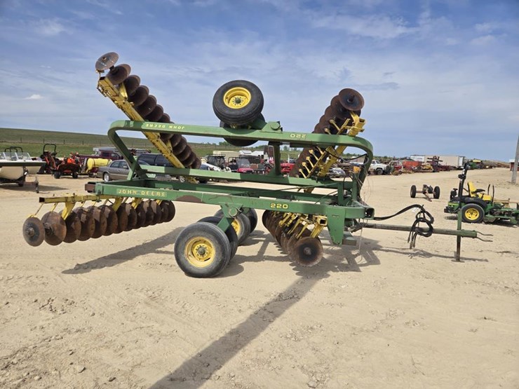 john-deere-220-image-4