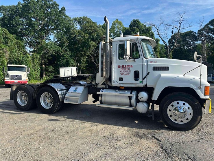 2001-mack-ch613-image-4
