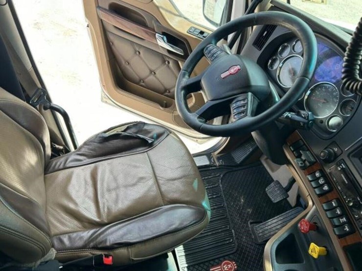 2020-kenworth-t680-image-38