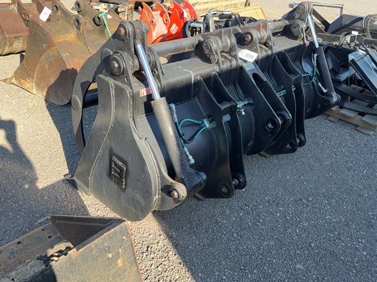 #2013-•-76"-front-loader-2-cylinder-grapple-bucket-image-3