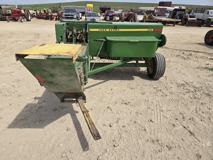 john-deere-336-image-9