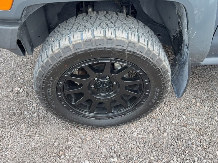 #3013-•-2009-hummer-h3t-pickup-truck-image-15